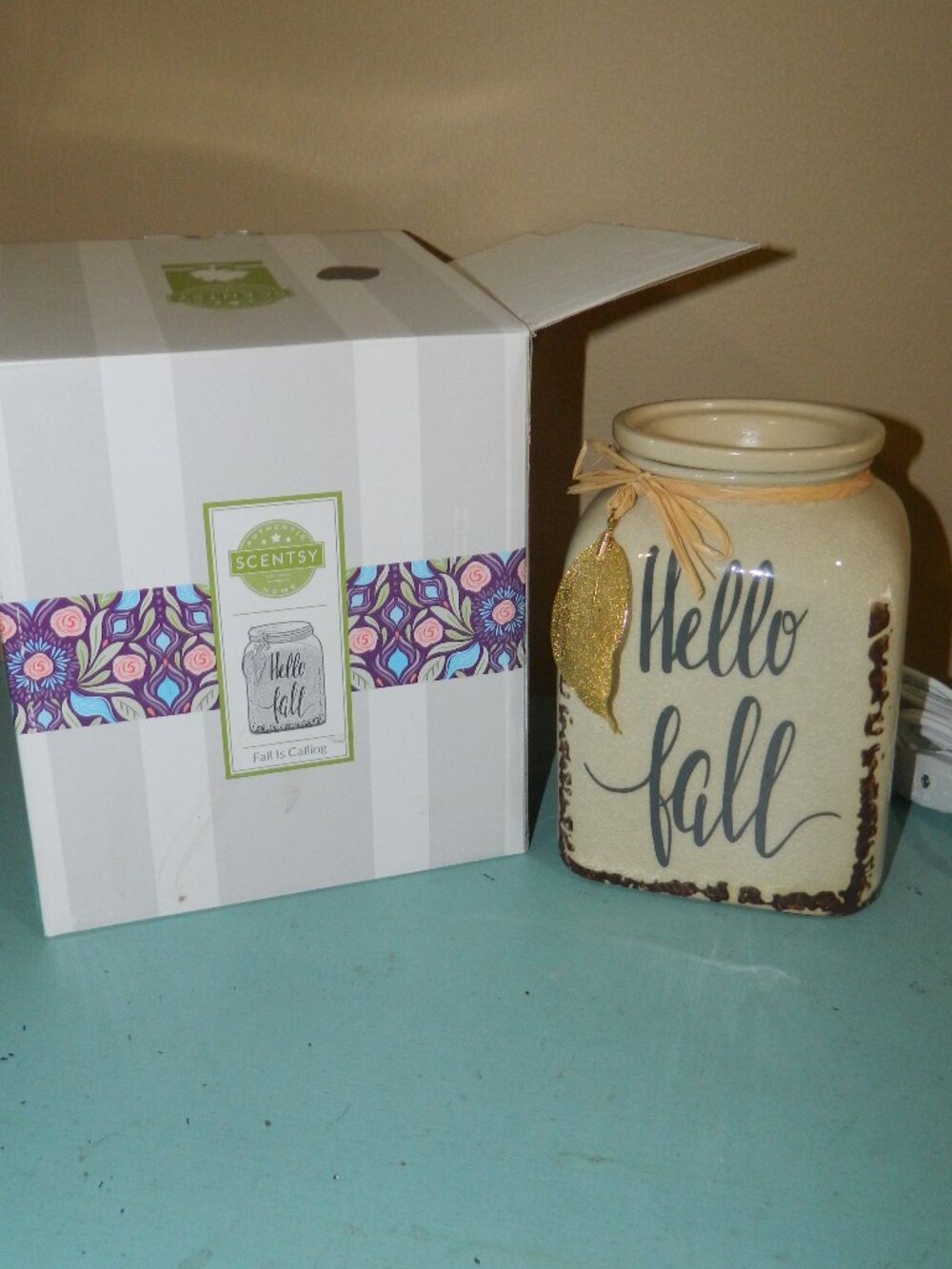 Scentsy FALL IS CALLING Hello Fall Full Size Warmer #63401 Gold Leaf Autumn